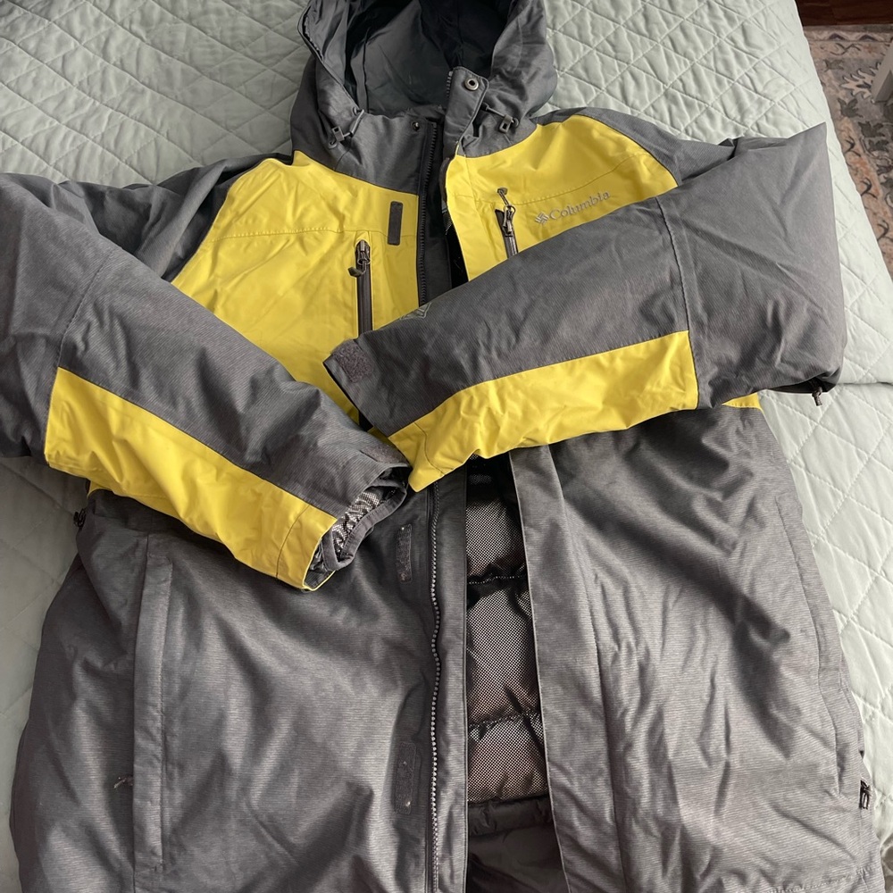 Men’s Columbia Omni-Heat Jacket with yellow and Gray Accents